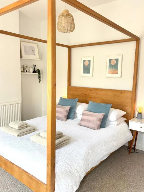 TAFFS MEAD HOUSE Central City Location, nr Stadium, Family Friendly!