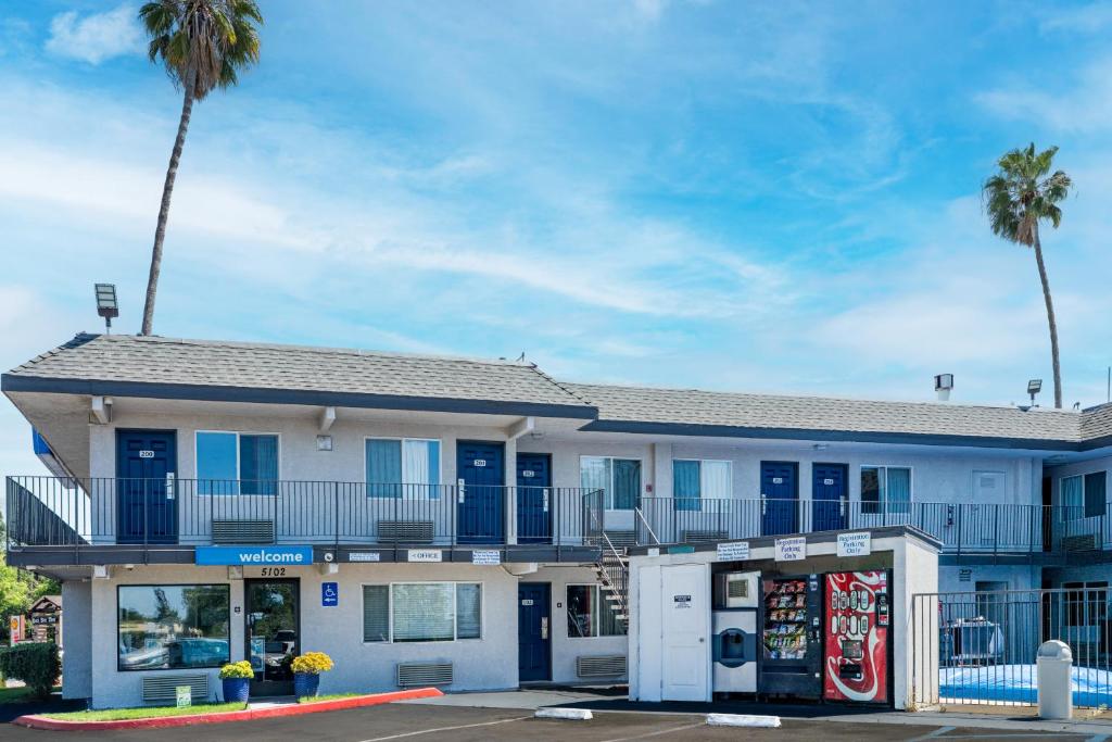 a building with a soda machine in a parking lot at Motel 6-Pleasanton, CA in Pleasanton