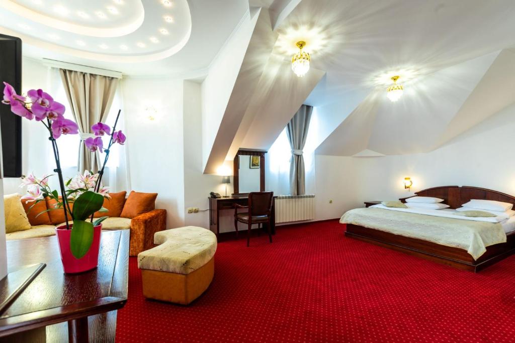 Garni Hotel Royal Crown - Deluxe Çift Kişilik Oda - Balkonlu