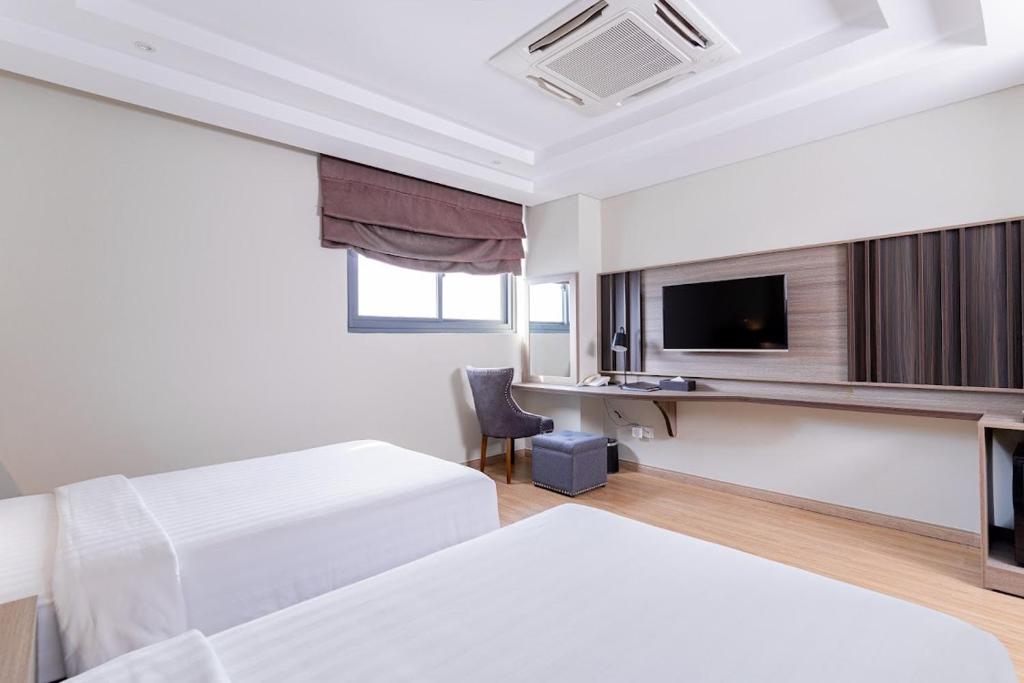 Phòng Superior 2 giường đơn nhìn ra cảnh thành phố