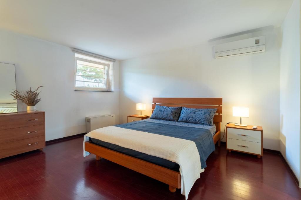 a bedroom with a bed with two night stands and two lamps at Al Civico 1 in Conversano