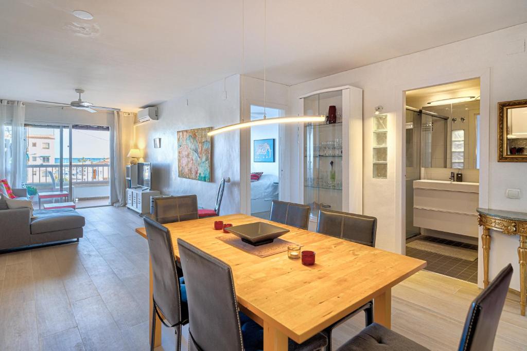a dining room and living room with a table and chairs at Casa Altea-mar in Altea
