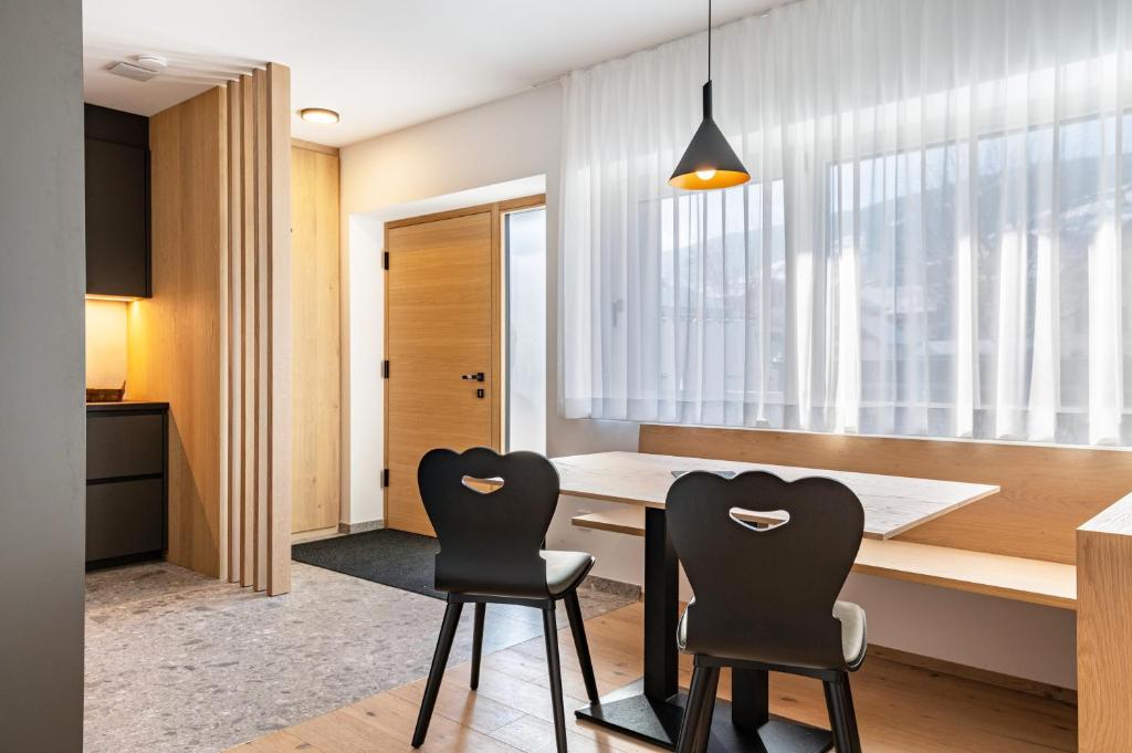 two chairs with hearts on them sit at a kitchen table at Mountain Meadows Apt 1 in Valdaora