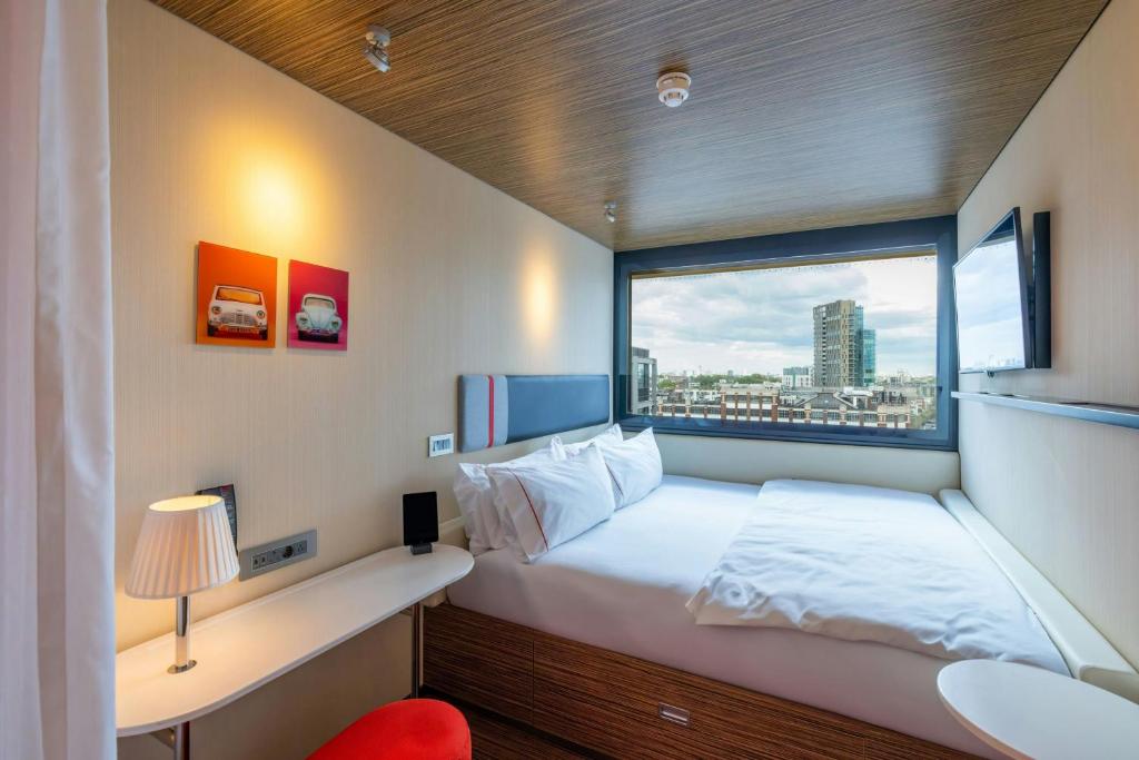 citizenM London Shoreditch photo