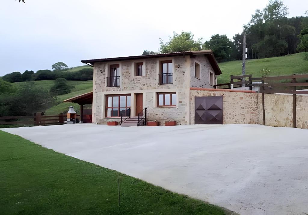 a large driveway in front of a house at Los Cerezos in Rada