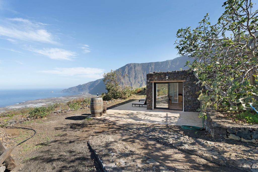a house with a view of the ocean at Apartamento El Moral in Frontera
