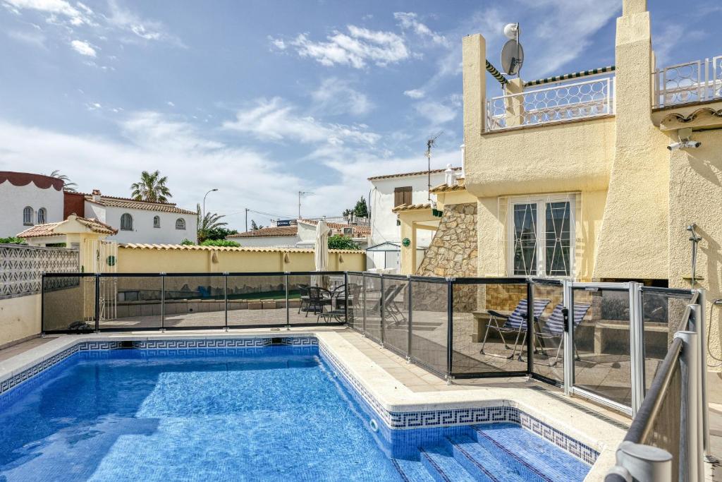 a swimming pool on the balcony of a house at Villa Empuries A2 in Empuriabrava