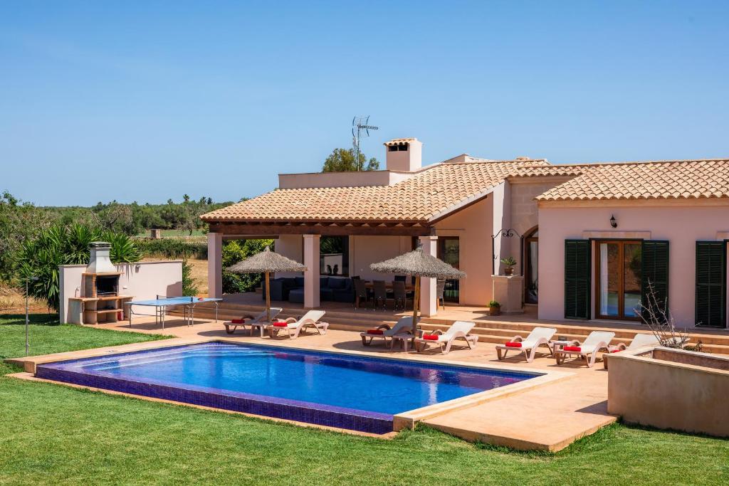a house with a swimming pool in the yard at Sa Xorca in Santanyi