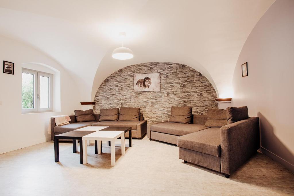 a living room with a couch and a table at Maison Conviviale 3 Vallées in Novallay
