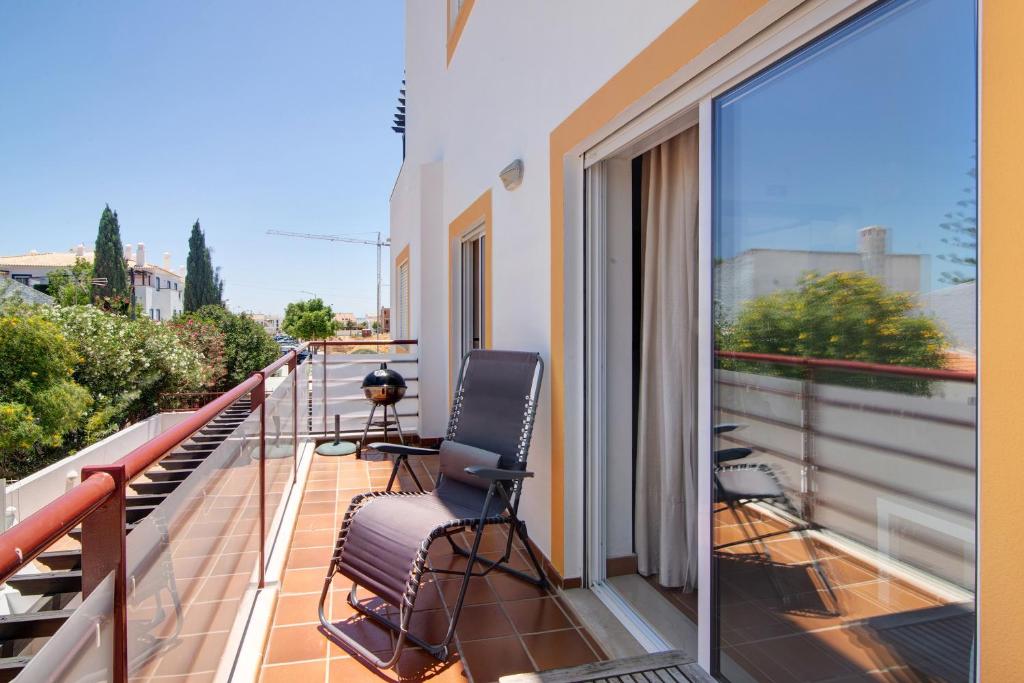 two chairs on the balcony of a apartment at Quinta Gomeira 69 in Cabanas de Tavira