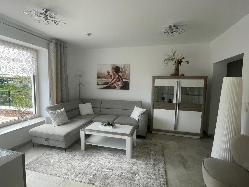 a living room with a couch and a coffee table at Ferienwohnung Sonnenhöhe in Greiz
