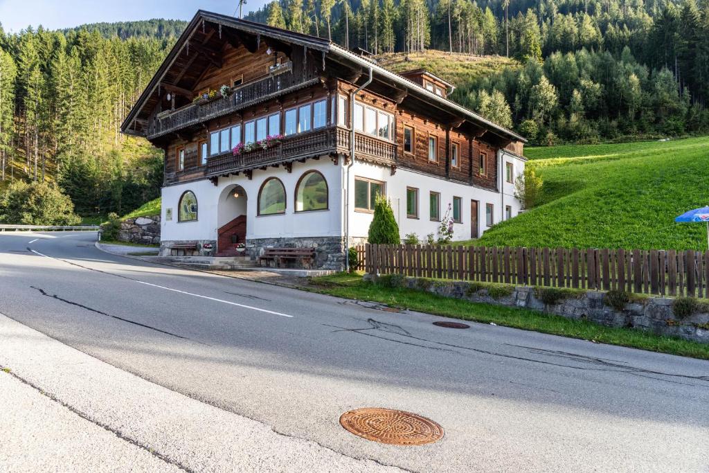 a house on the side of a road at A Nett’s Nest - Haus in Hainzenberg