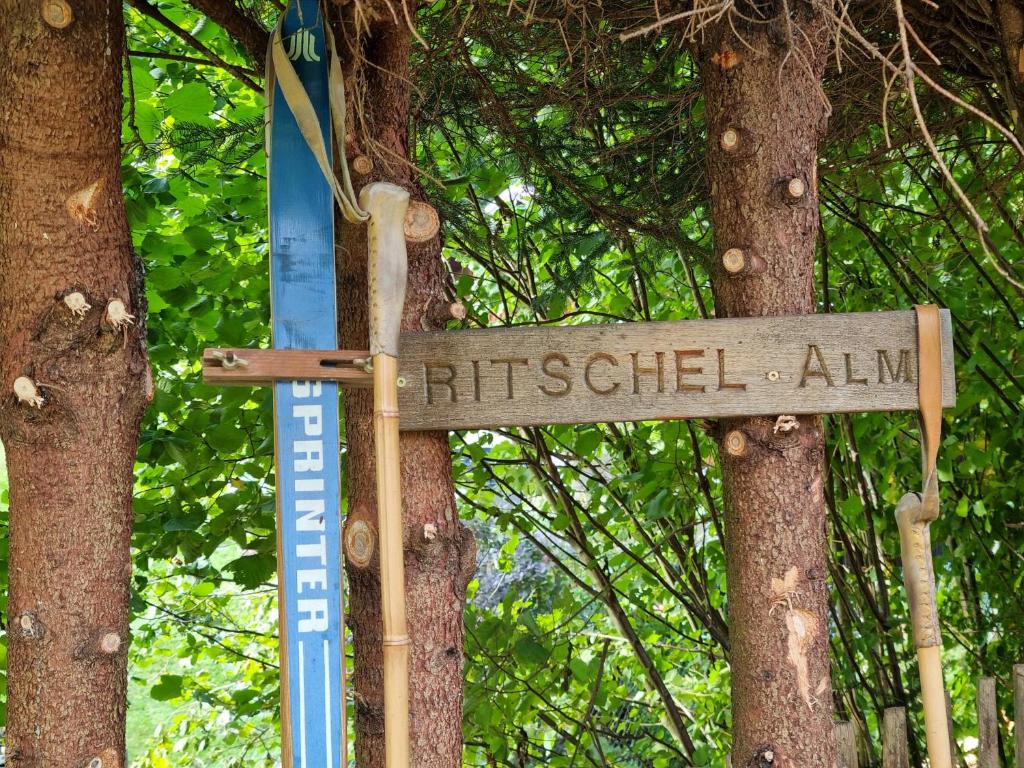 a street sign in front of a tree at Ritschel Alm Limbach in Probstzella