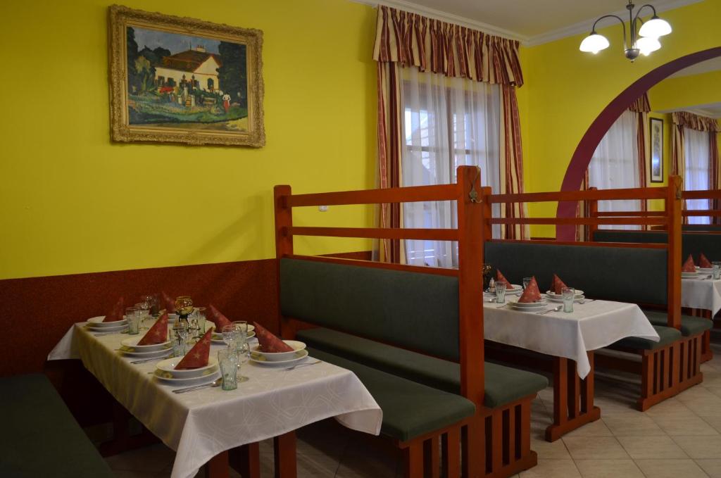 Restaurace v ubytování Hotel Napsugár