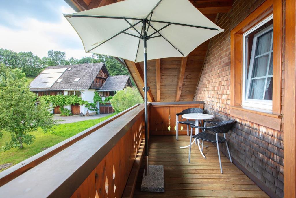 Haus Schlageter - Two-Bedroom Deluxe Apartment With Balcony