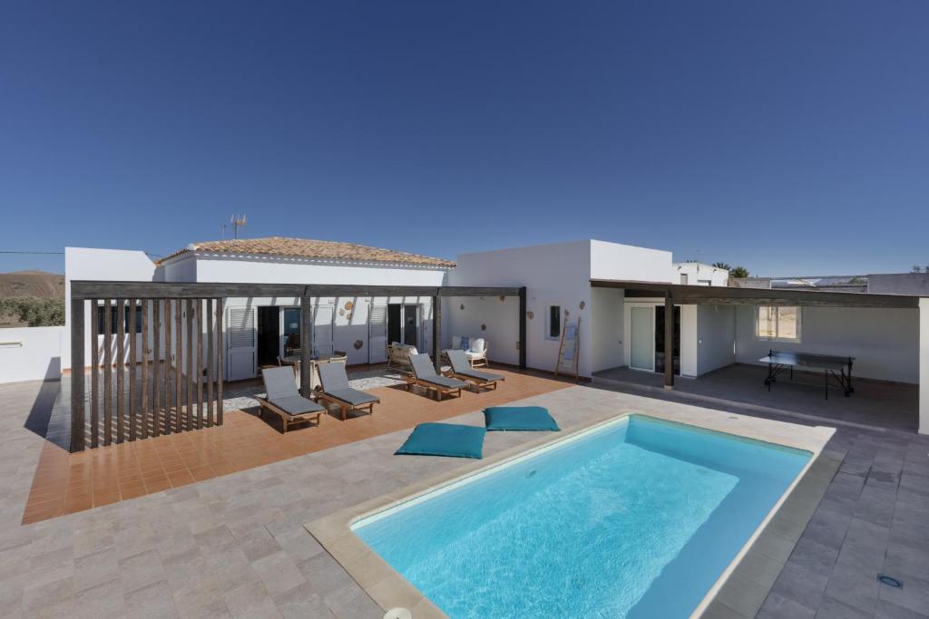 a swimming pool on the roof of a house at Mayantigo in Juan Gopar