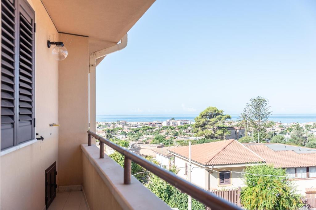 a balcony with a view of a city at Appartamento Le Primule in Agrigento