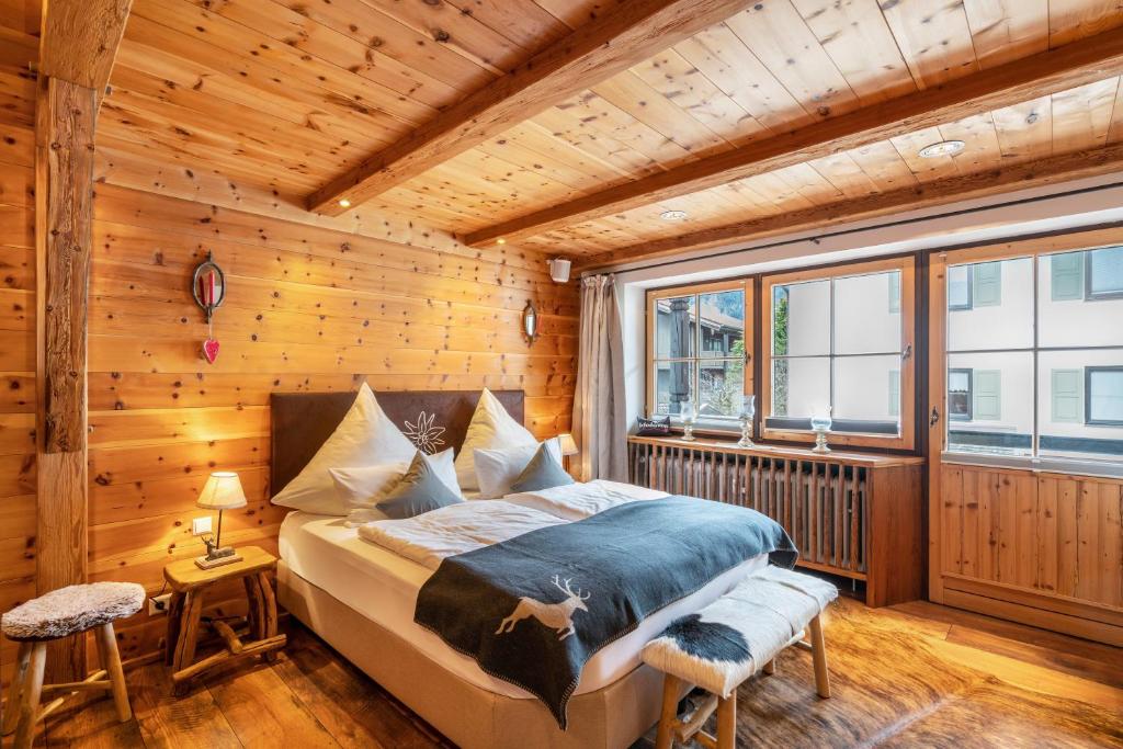 a bedroom with a bed in a wooden room at Chalet Bergliebe mit Zirbenholz in Inzell
