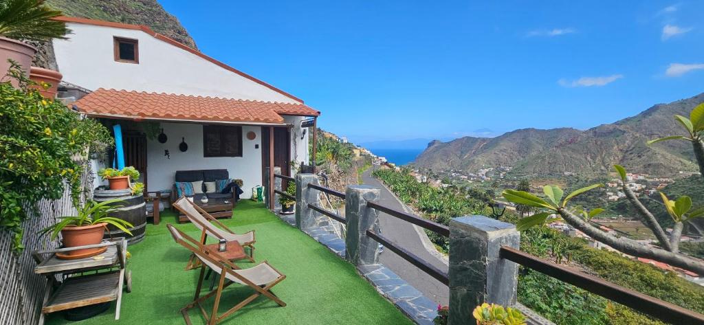 a house with a balcony with a view of the ocean at Casa Tajaraste 2 in Hermigua