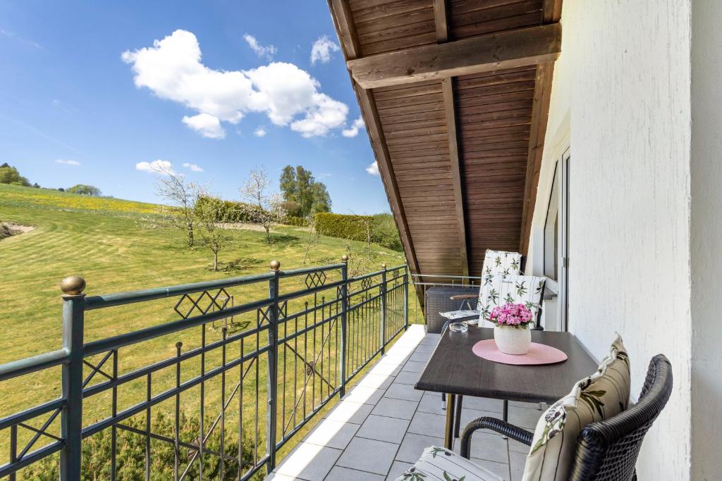 Landhaus Kramer Meine Cardplus inkl - Two-Bedroom Deluxe Apartment With Balcony