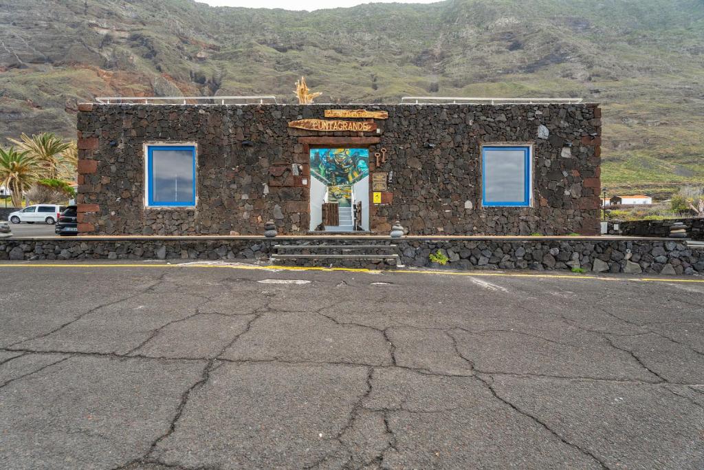 a building with a mural on the side of it at Apartamentos Puntagrande in Frontera
