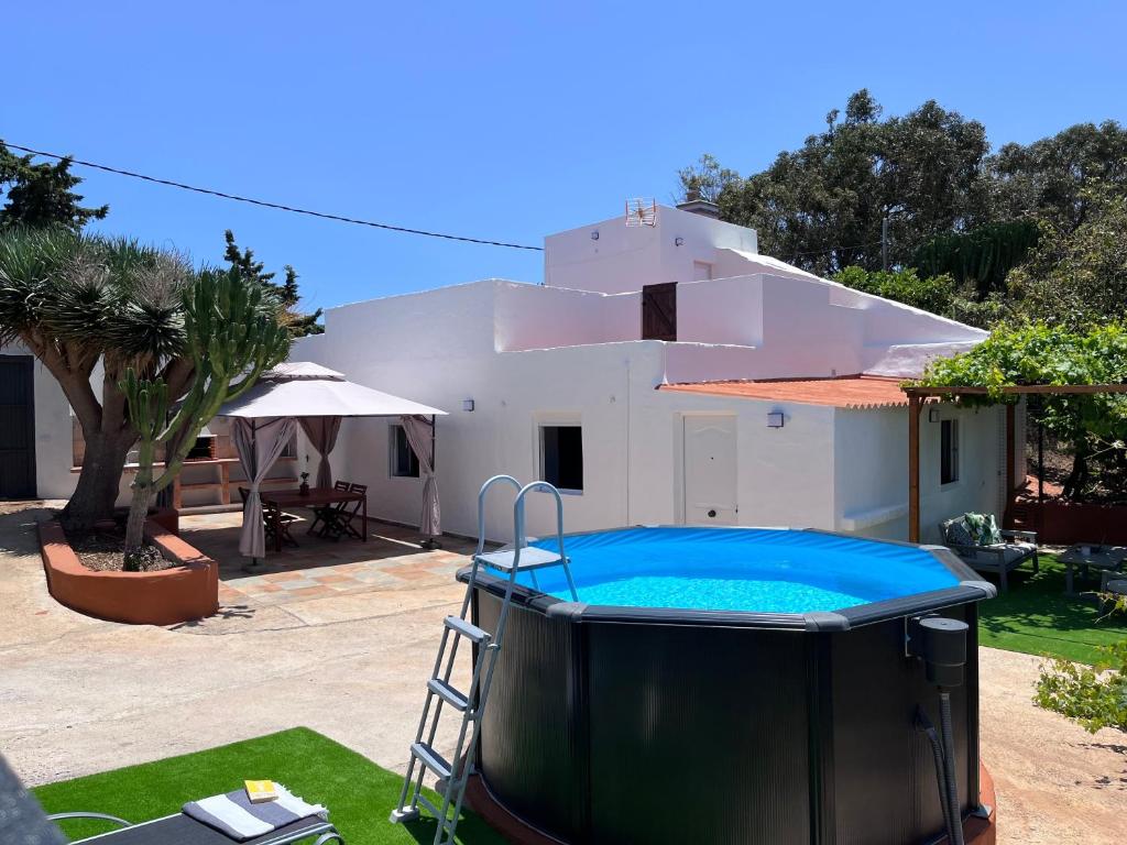 a swimming pool in front of a house at Villa Almagre in Gáldar
