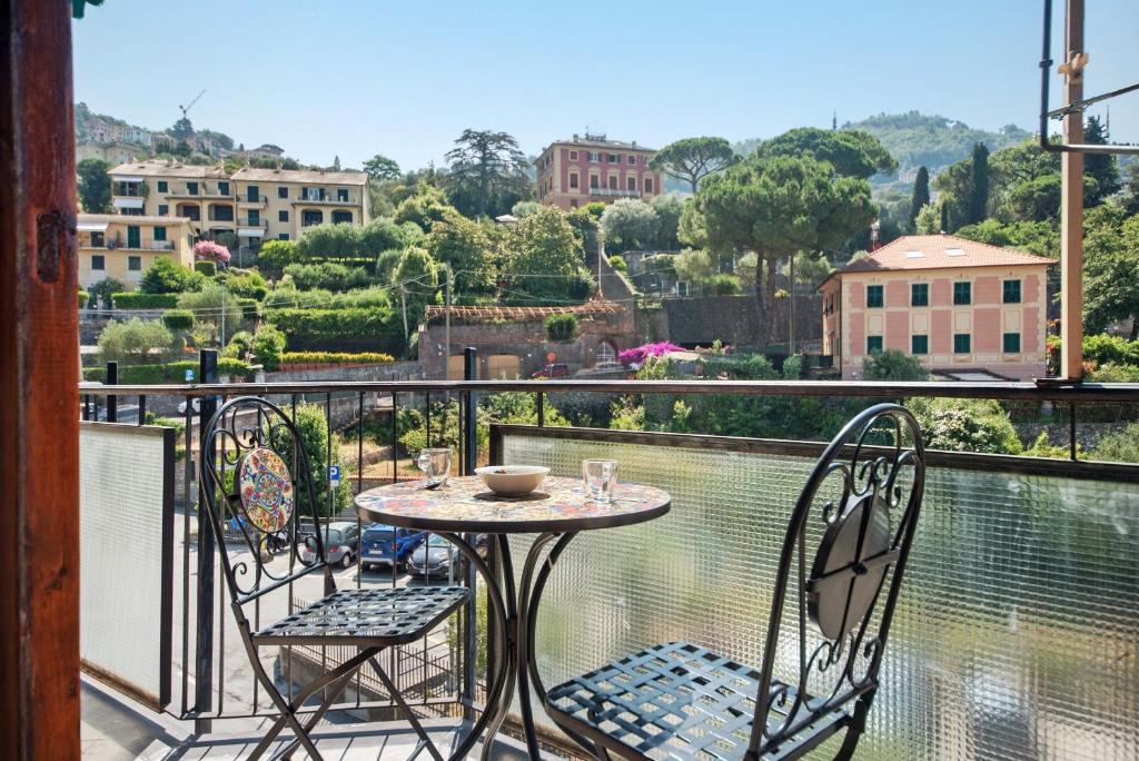 a table and chairs on a balcony with a view at Comfort a 5 Minuti Dal Mare in Camogli