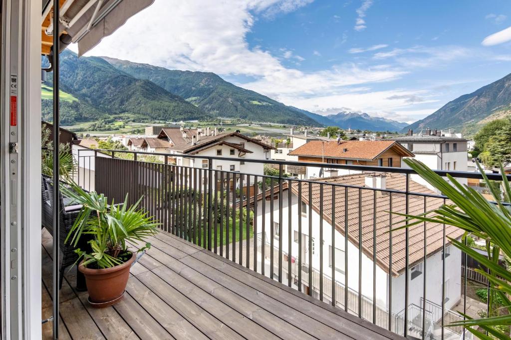 a balcony with a view of mountains at Penthouse - Apartment Venosta in Naturno