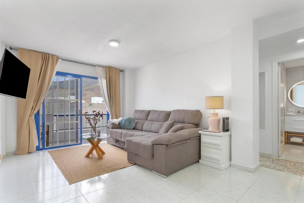 a living room with a couch and a tv at Retama in Adeje