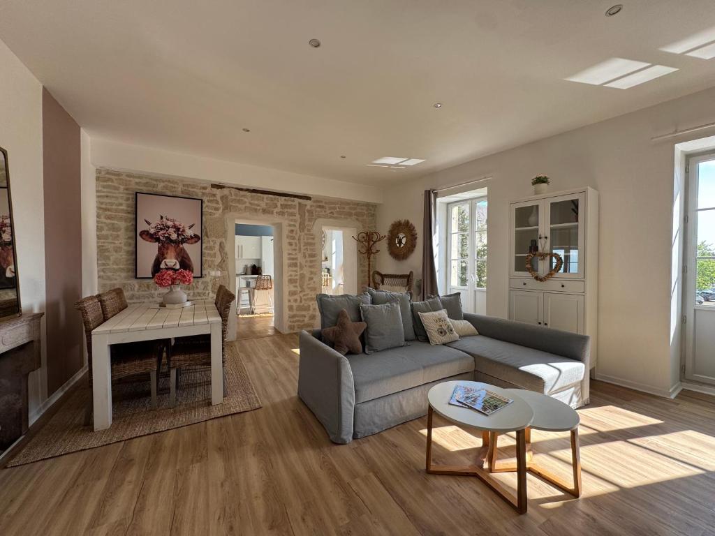 a living room with a couch and a table at Détente et vue exceptionnelle à L'appart' de Charles in Dole