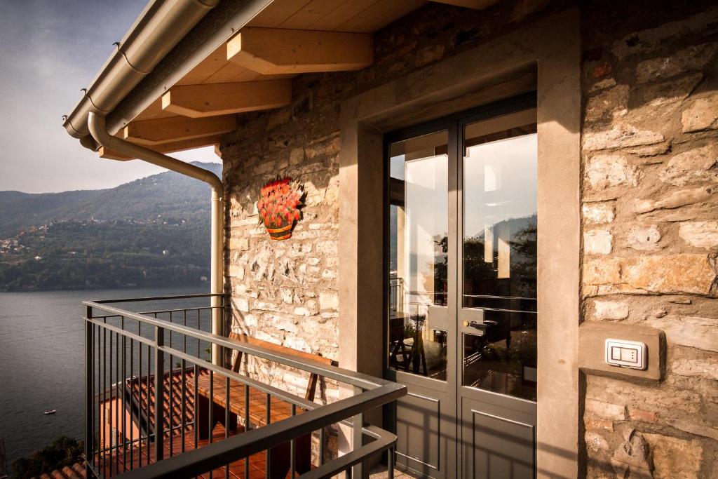 a building with a balcony with a view of the water at Loft e Veranda sul Lago di Como in Blevio
