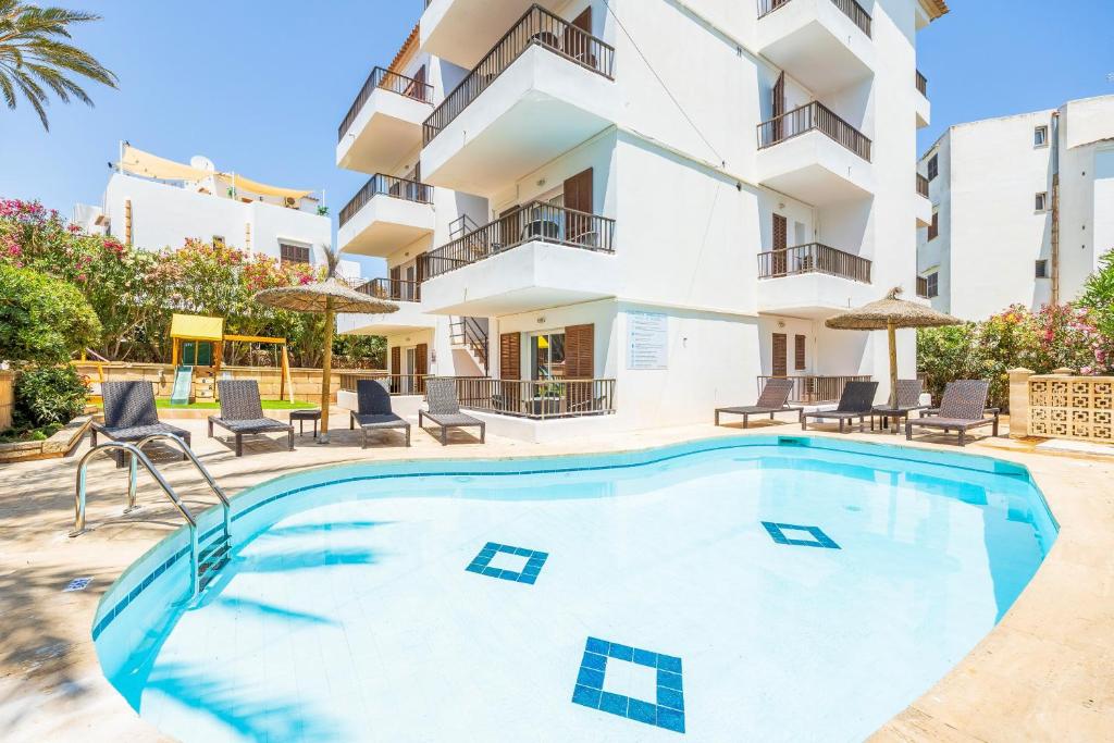 a swimming pool in front of a building at Gran Sol Family 8 in Felanitx