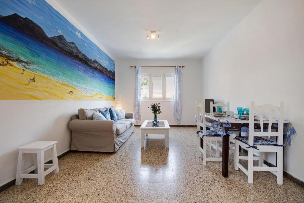 a living room with a couch and a table at Brisa marina in Morro del Jable