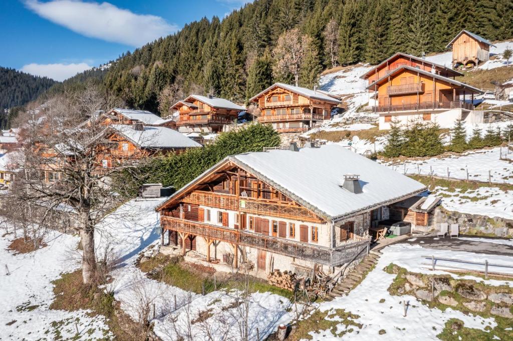 an aerial view of a lodge in the snow at la ferme de la Vora in Châtel