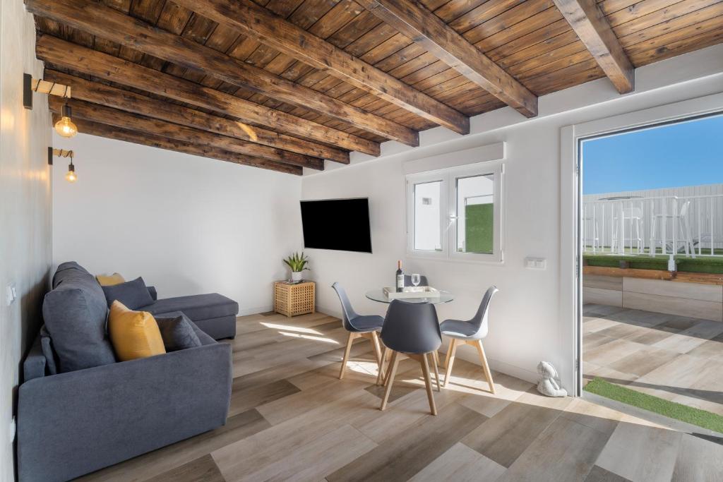 a living room with a couch and a table at Casa Miranda 2 in Araya
