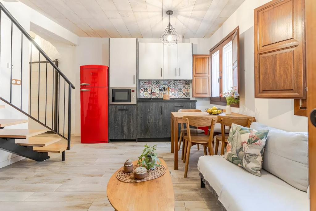 a kitchen and living room with a red refrigerator at Camarón Suite in Granada