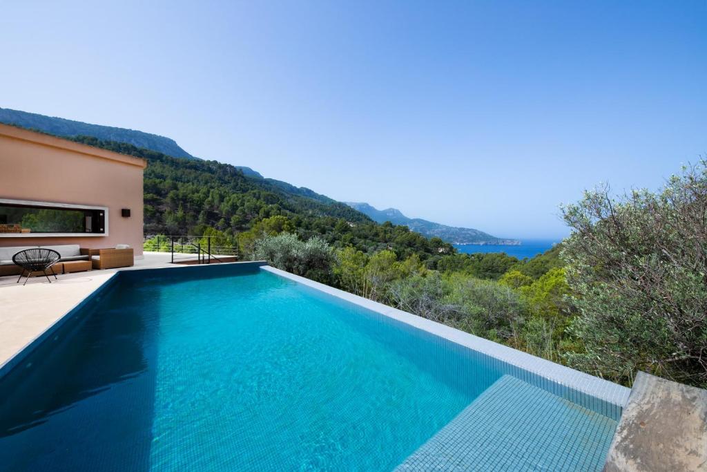 an infinity pool in a villa with a view at Dream Property in Alconasser in Sóller