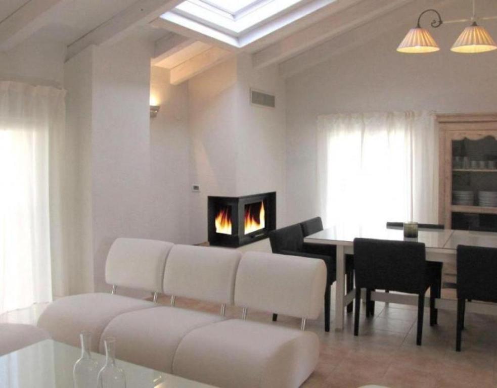a living room with a table and a fireplace at Gailupa in San Martín
