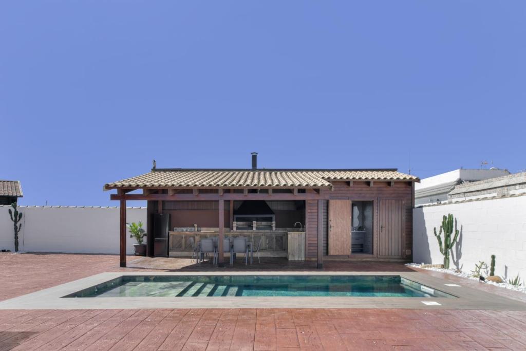 a house with a swimming pool in the yard at Villa Fatema in Conil de la Frontera