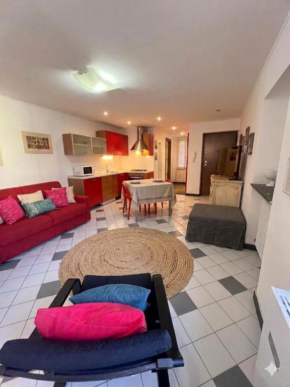 a living room with a red couch and a table at Casa di Mà Varazze in Varazze
