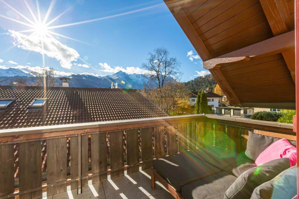 a balcony with a view of the mountains at Ferienwohnung Rambold Sonnenterrasse in Garmisch-Partenkirchen