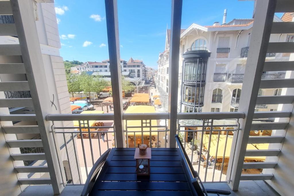 Nice Cocoon 45 M With Balcony Near The Beach