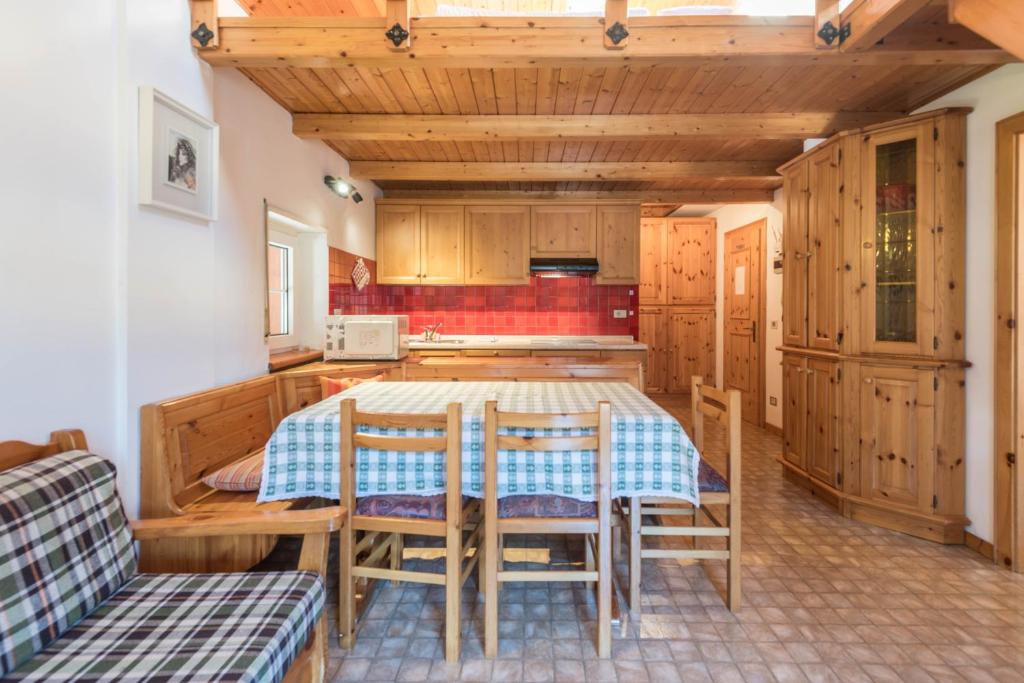 a kitchen with a table and chairs in a room at Casa Lorenz 3 in Canazei