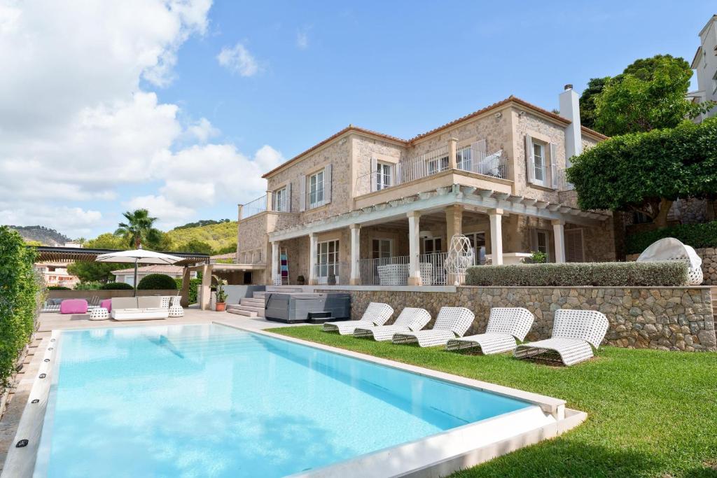 an exterior view of a house with a swimming pool at Villa Oasis Del Mar in El Toro