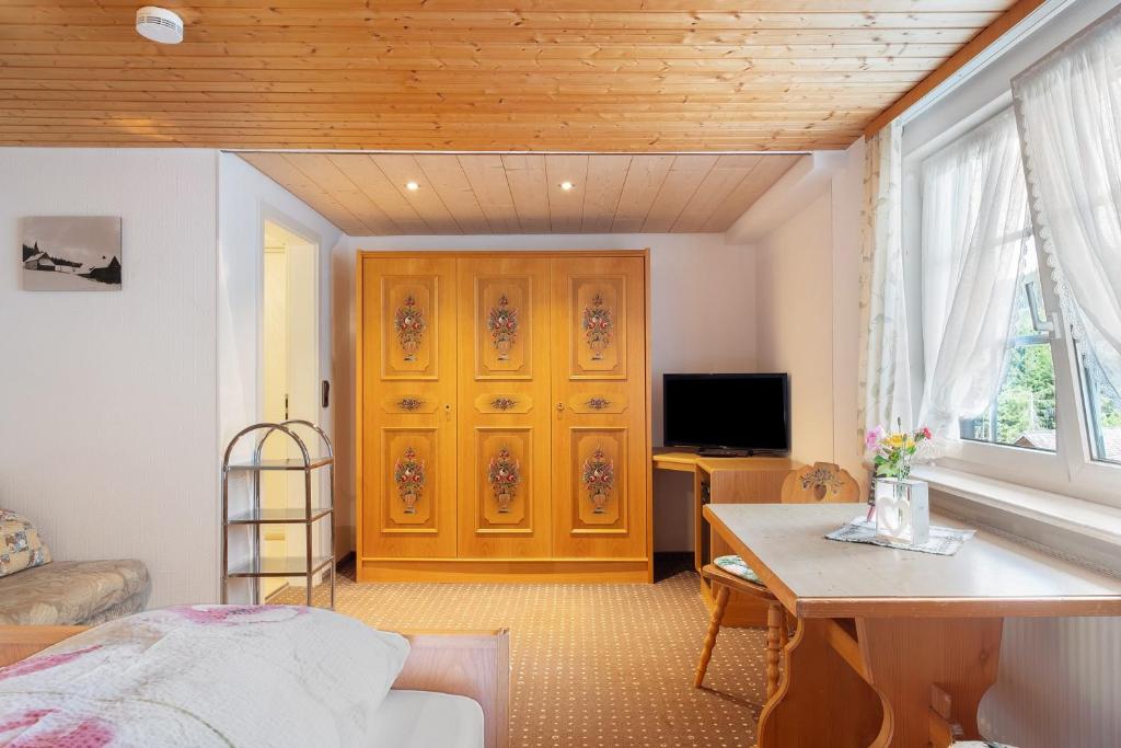 Gasthaus Heiligenbrunnen - Triple Room With Shower