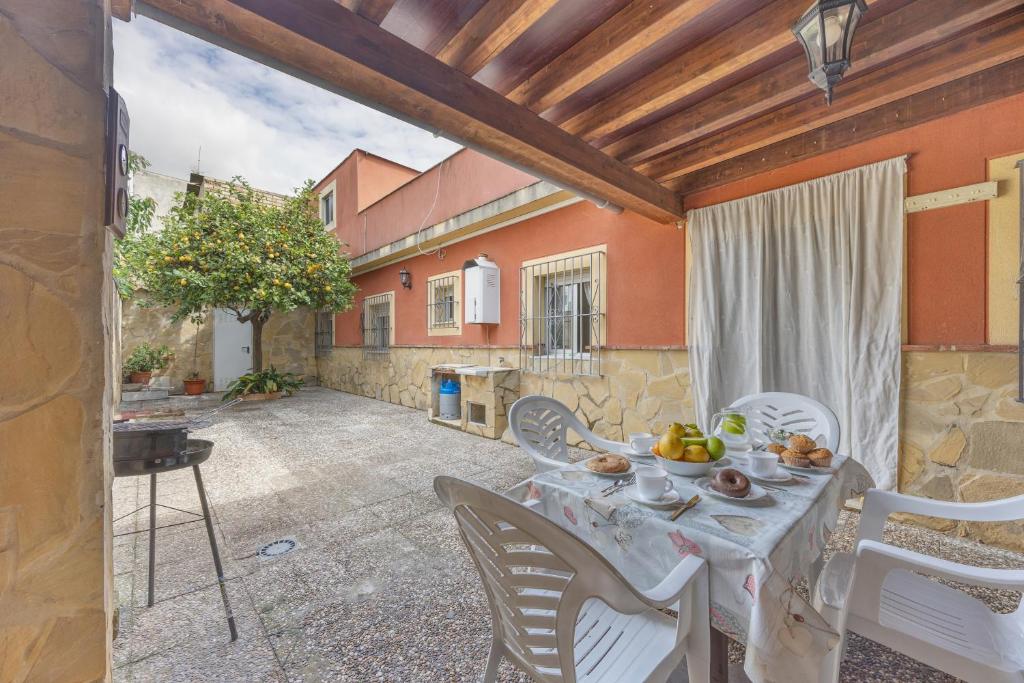 an outdoor patio with a table and chairs at Como En Casa Jerez in Jerez de la Frontera