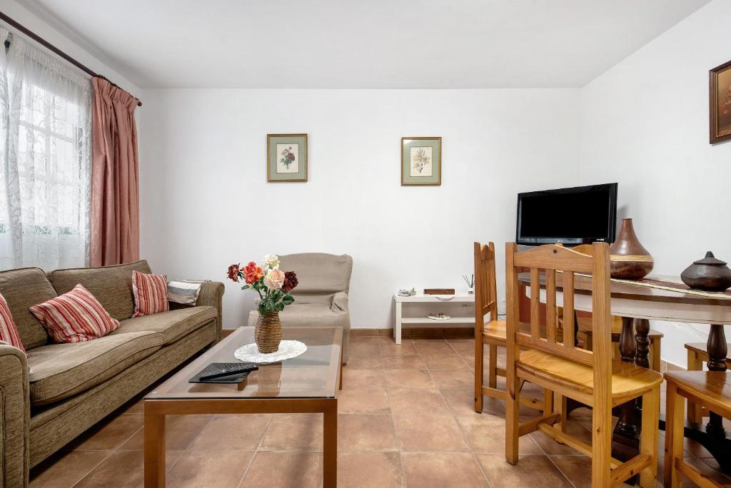 a living room with a couch and a table at Casa Maria Cosme in Los Realejos
