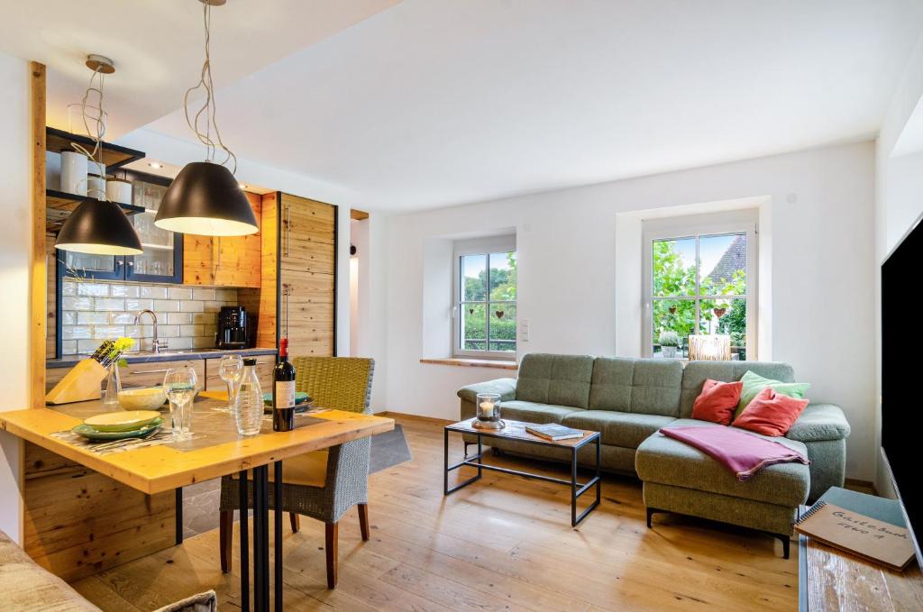 a living room with a couch and a table at Gästehaus Wüpping 1 in Salem