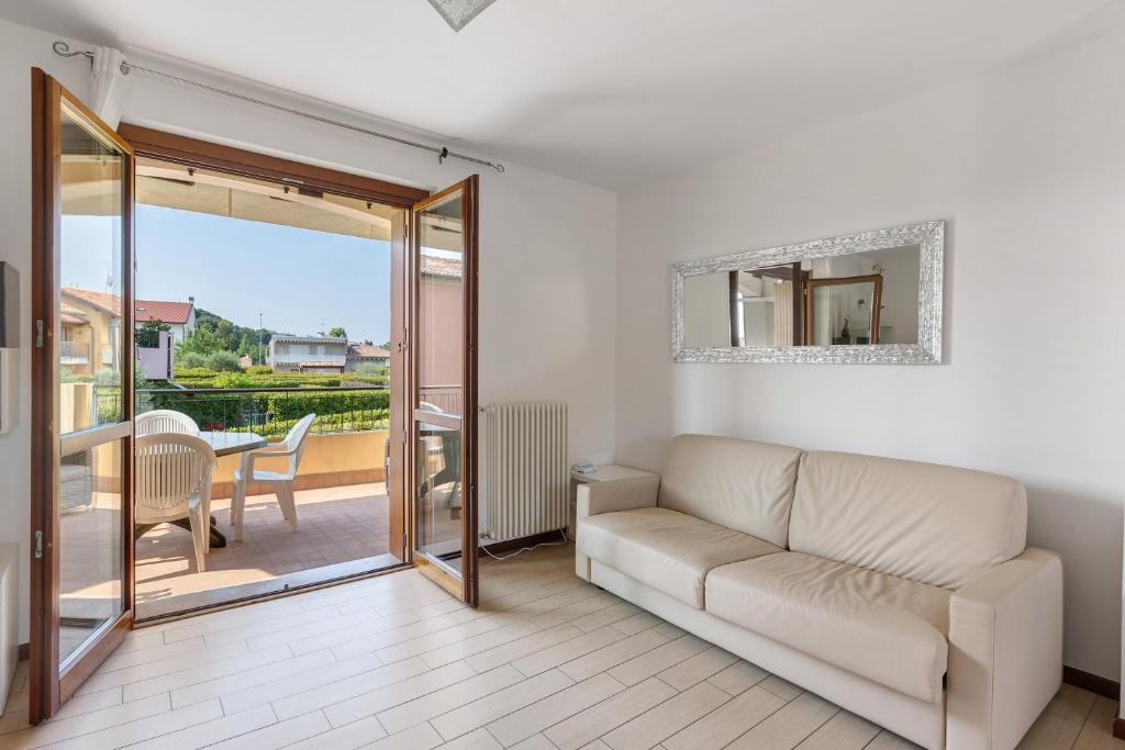 a living room with a couch and a table at Casa Vacanze da Ricky App 5 in Peschiera del Garda