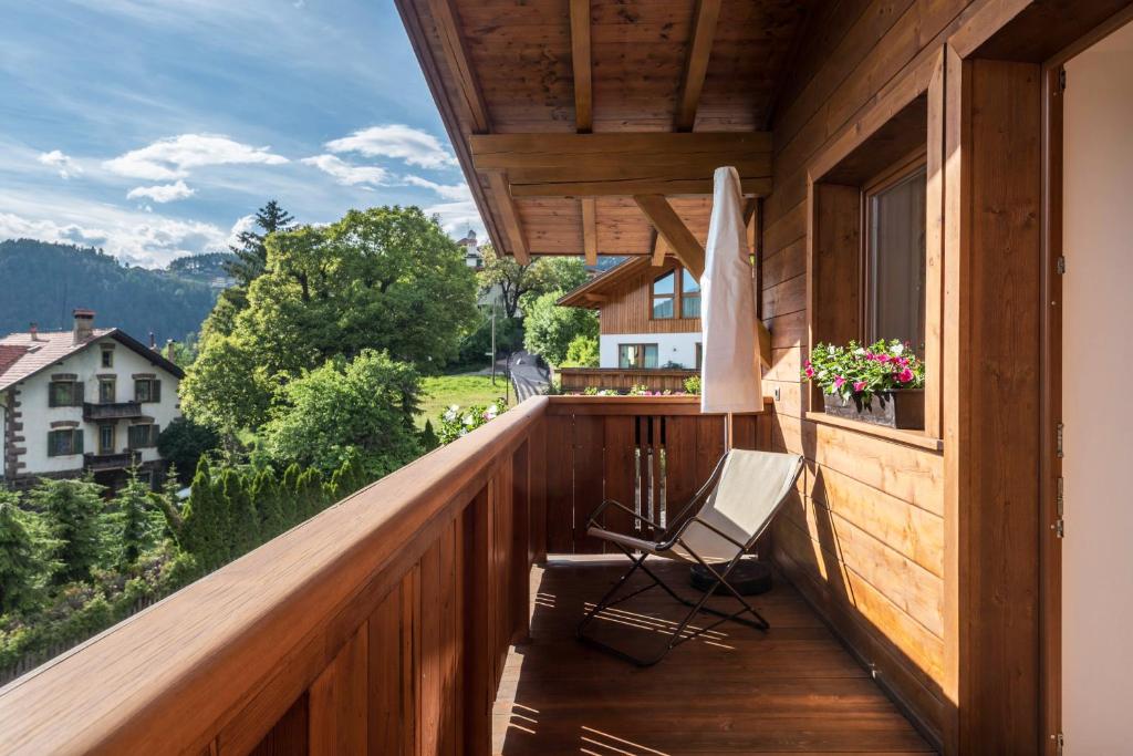 a balcony with a view of a house at Kristiania Apartement Typ A2 in Siusi